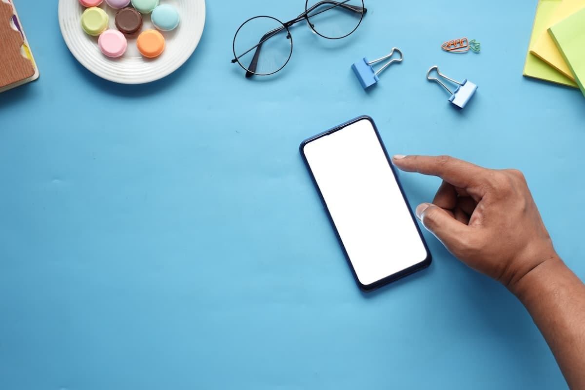 Подтверждение карты в кошельке приходит на почту, а не в SMS
